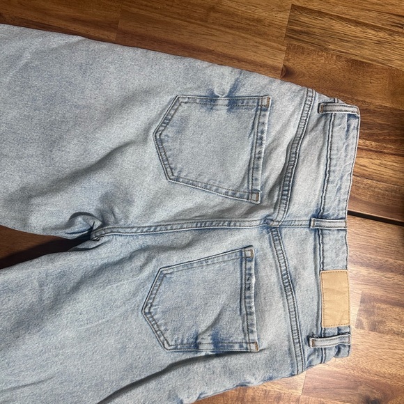 Zara Faded Blue Denim Jeans - Picture 3 of 6